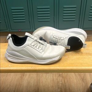 Clove women’s size 9